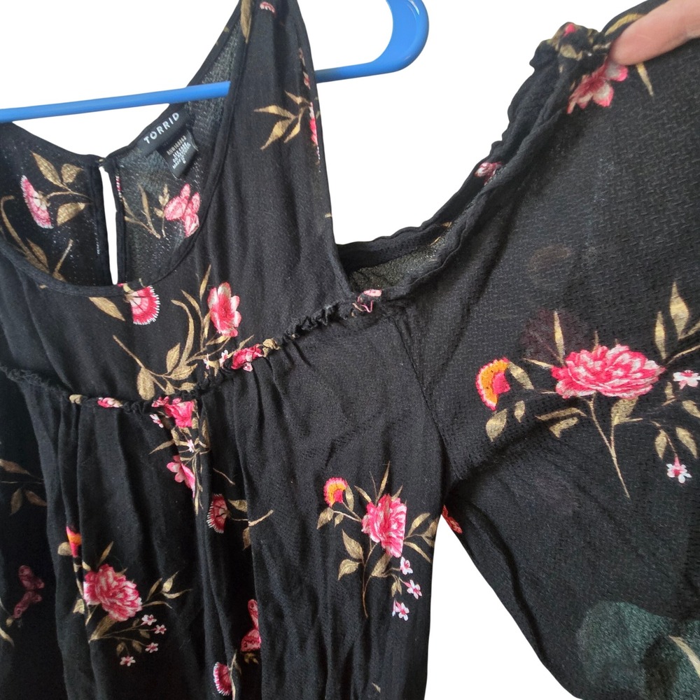 Torrid Womens Size 2 Cold Shoulder Top Black Floral Rayon Boho Ruffle Blouse
